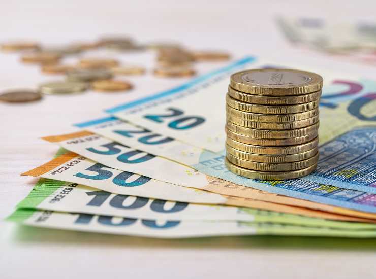 1500 euro per stare al pc richiedili subito - Giornalepop.it (Fonte Foto Canva)