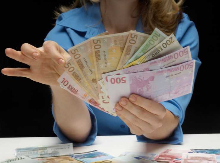 Assegno di inclusione 500 euro in arrivo - Giornalepop.it (Fonte foto Canva)