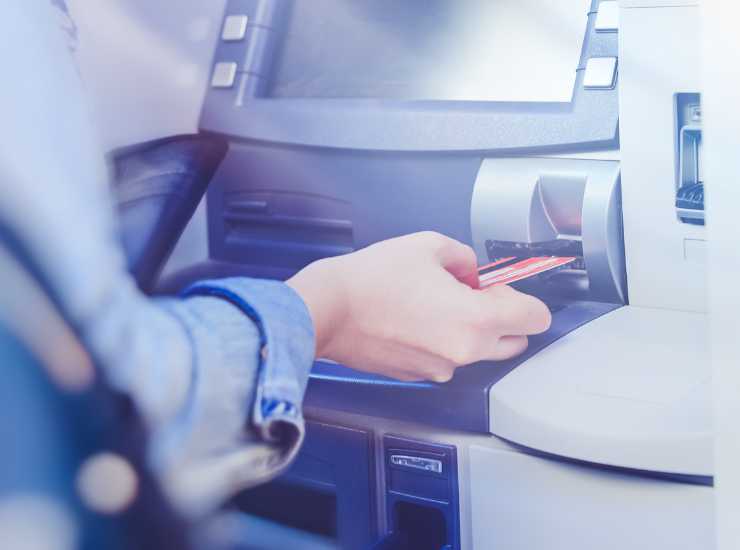 Bancomat malfunzionamenti cittadini privati dei soldi - Giornalepop.it (Fonte foto Canva)