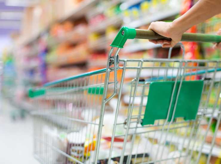 Colosso dei supermercati cassazione per 700 dipendenti - Giornalepop.it (Fonte foto Canva)