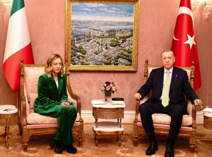 Il Premier Giorgia Meloni con il presidente Turco Recep Erdogan - Giornalepop.it