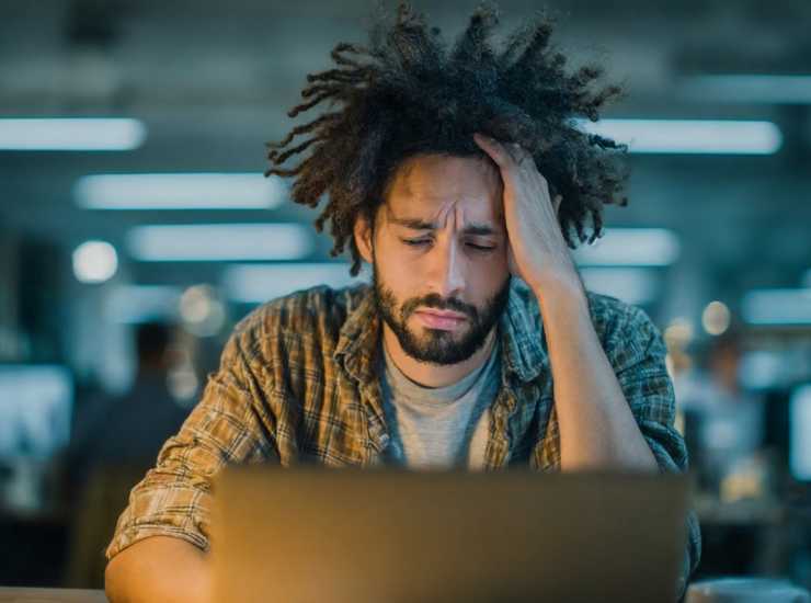 Orario di lavoro 9 9 6 - Giornalepop.it (Fonte foto Canva)