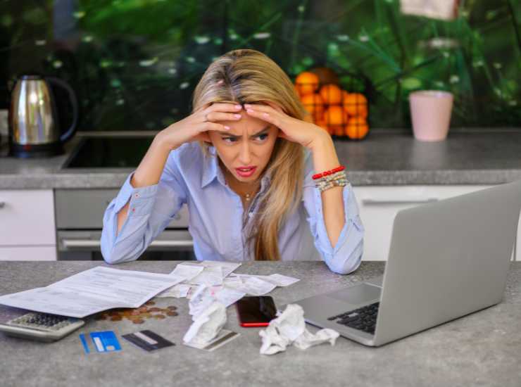 Reddito di Cittadinanza la decisione definitiva così te lo tolgono - Giornalepop.it (Fonte foto Canva)