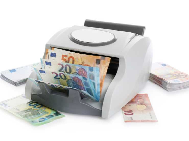 Ritorna il reddito di cittadinanza - Giornalepop.it (Fonte foto Canva)