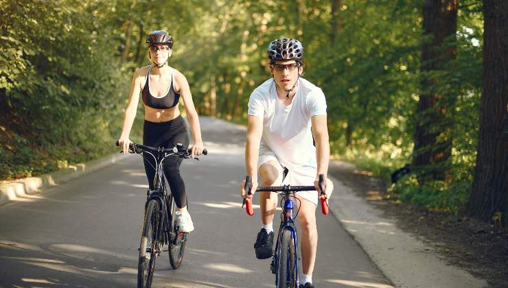 Codice della Strada, cosa prevedono le leggi per i ciclisti - giornalepop.it - 20251104