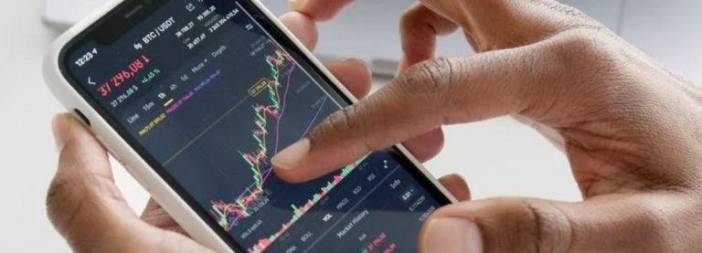 AZIONI AMAZON, OCCHI PUNTATI SULLA STAGIONE DEGLI UTILI