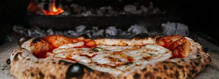 PIZZA NAPOLETANA O PIZZA ROMANA?