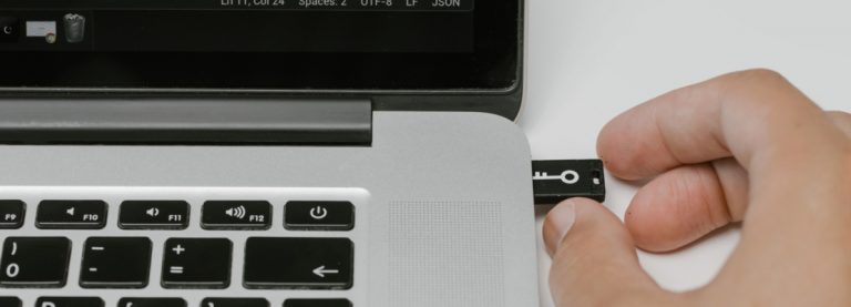 OMAGGI AZIENDALI: PROMUOVERE IL BRAND CON CHIAVETTE USB PERSONALIZZATE