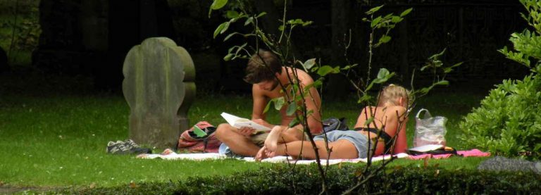 QUANTO SONO STRANI IL CIMITERO E LA CATTEDRALE DI COPENAGHEN