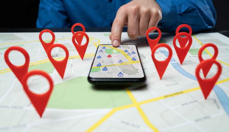 Attenzione navigatore guida rischio multa 600 euro - Giornalepop.it (Fonte foto Canva)