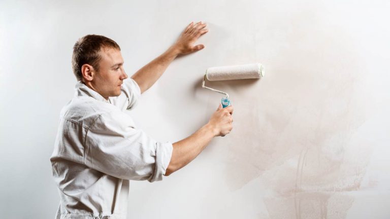 Azienda offre stipendio altissimo per guardare i muri - giornaleopop.it - 20250918