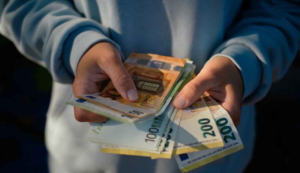 Banconote scadute cosa fare - Giornalepop.it (Fonte foto Canva)