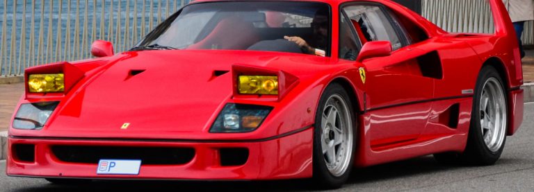 LA DIFFERENZA TRA LA FERRARI E IL TYRANNOSAURUS