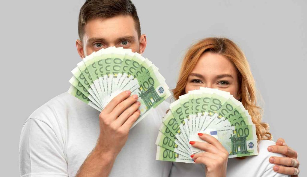 In arrivo 901 euro sul tuo conto corrente- Giornalepop.it (Fonte foto Canva)