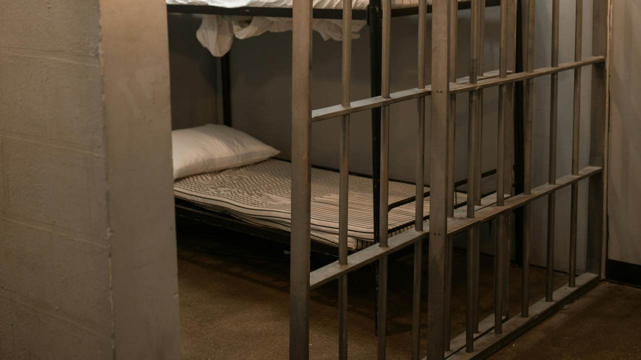 In prigione per cinque anni, cosa si rischia se si circola così - giornalepop.it - 20250917