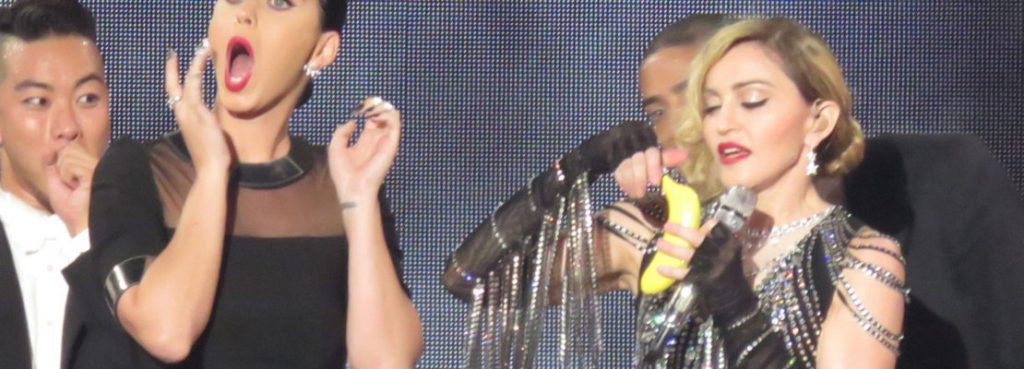 EROS NEWS – MADONNA NON MANTIENE LA PROMESSA DI FARE SESSO ORALE CON CHI HA VOTATO HILLARY