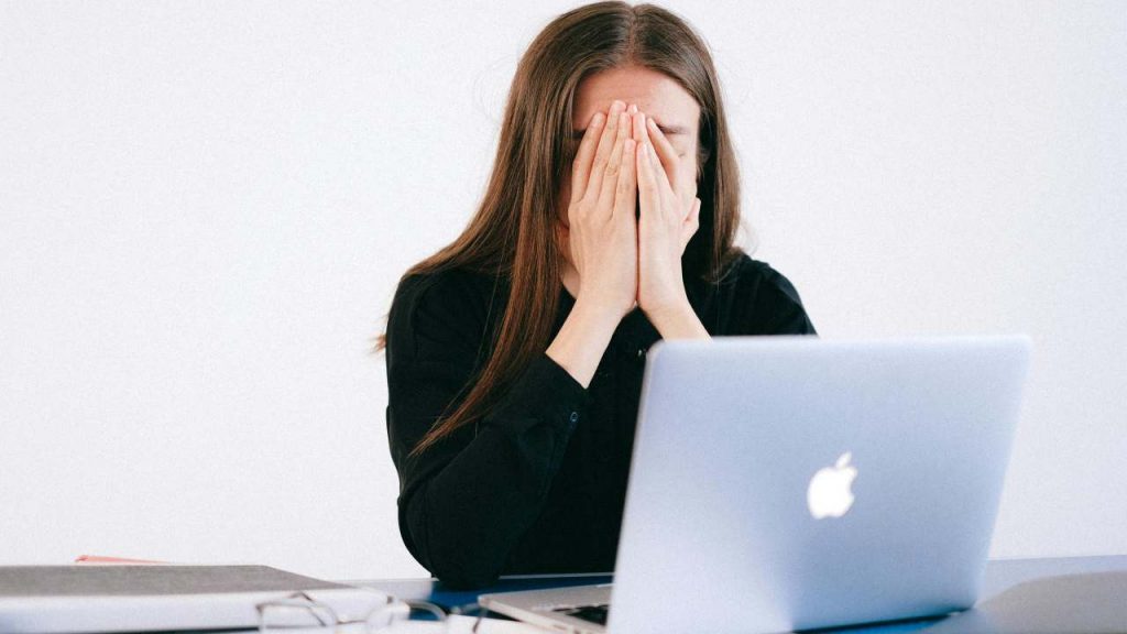Migliaia di lavoratori a rischio licenziamento - giornalepop.it - 20250930
