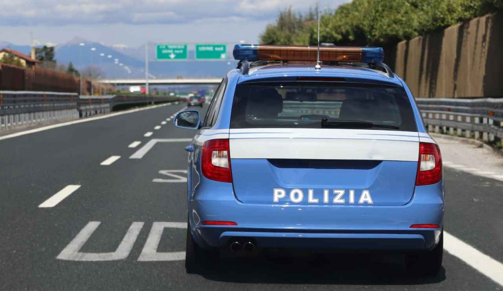 Posto di blocco patante multa 5100 euro - Giornalepop.it (Fonte foto Canva)