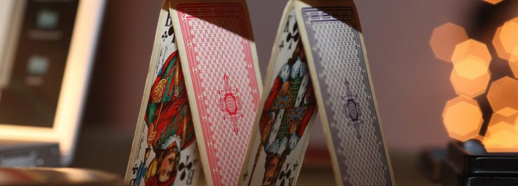 TRE ILLUSTRATORI PER LE FIGURE DELLE CARTE