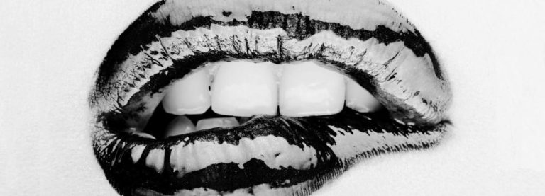 LIPSTICKMANIA: I NUOVI LUCIDALABBRA OLOGRAFICI RENDONO LE LABBRA TURGIDE