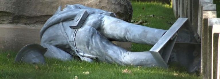 DISTRUGGERE LE OPERE DI UN PASSATO INTOLLERABILE