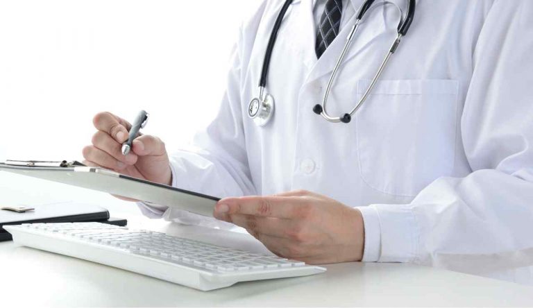 Addio certificato medico a lavoro - Giornalepop.it (Fonte foto Canva)