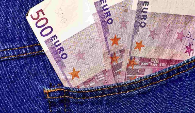 Assegno di inclusione 500 euro in arrivo - Giornalepop.it (Fonte foto Canva)