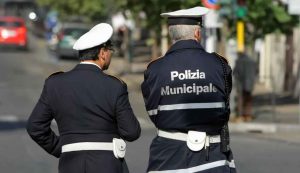 Legge della tasca scattano multe da 300 euro - Giornalepop.it