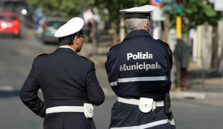 Legge della tasca scattano multe da 300 euro - Giornalepop.it