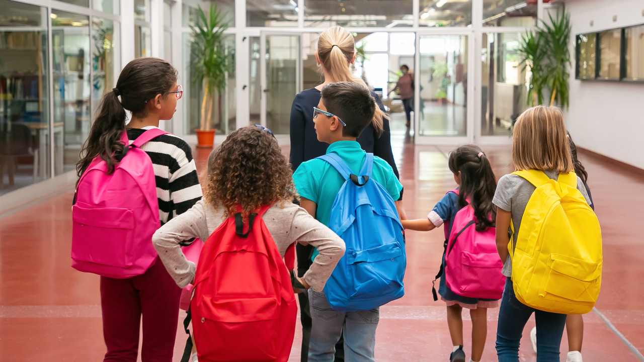 Polemica sugli studenti stranieri a scuola - giornalepop.it - 20251014