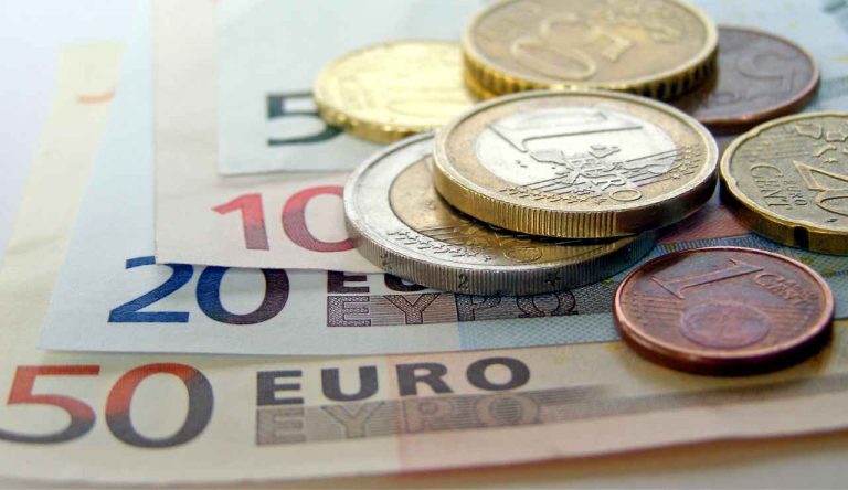 Ritorna il reddito di cittadinanza - Giornalepop.it (Fonte foto Canva)