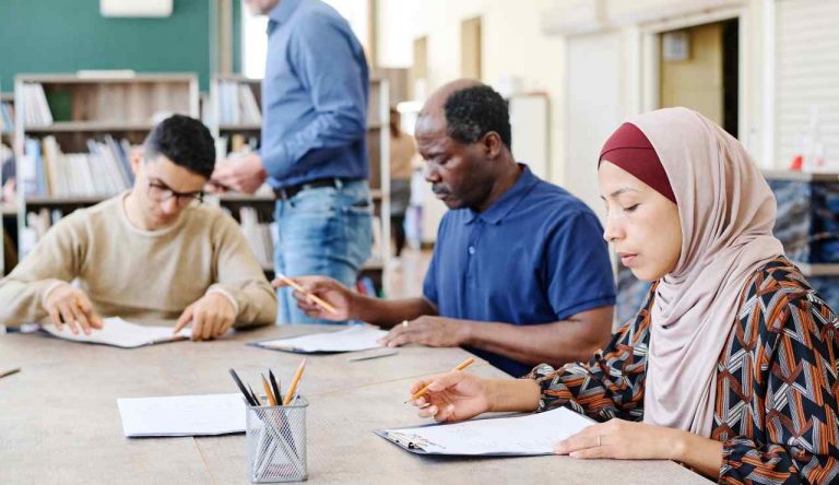 Ti mettono gli immigranti a casa - Giornalepop.it (Fonte foto Canva)