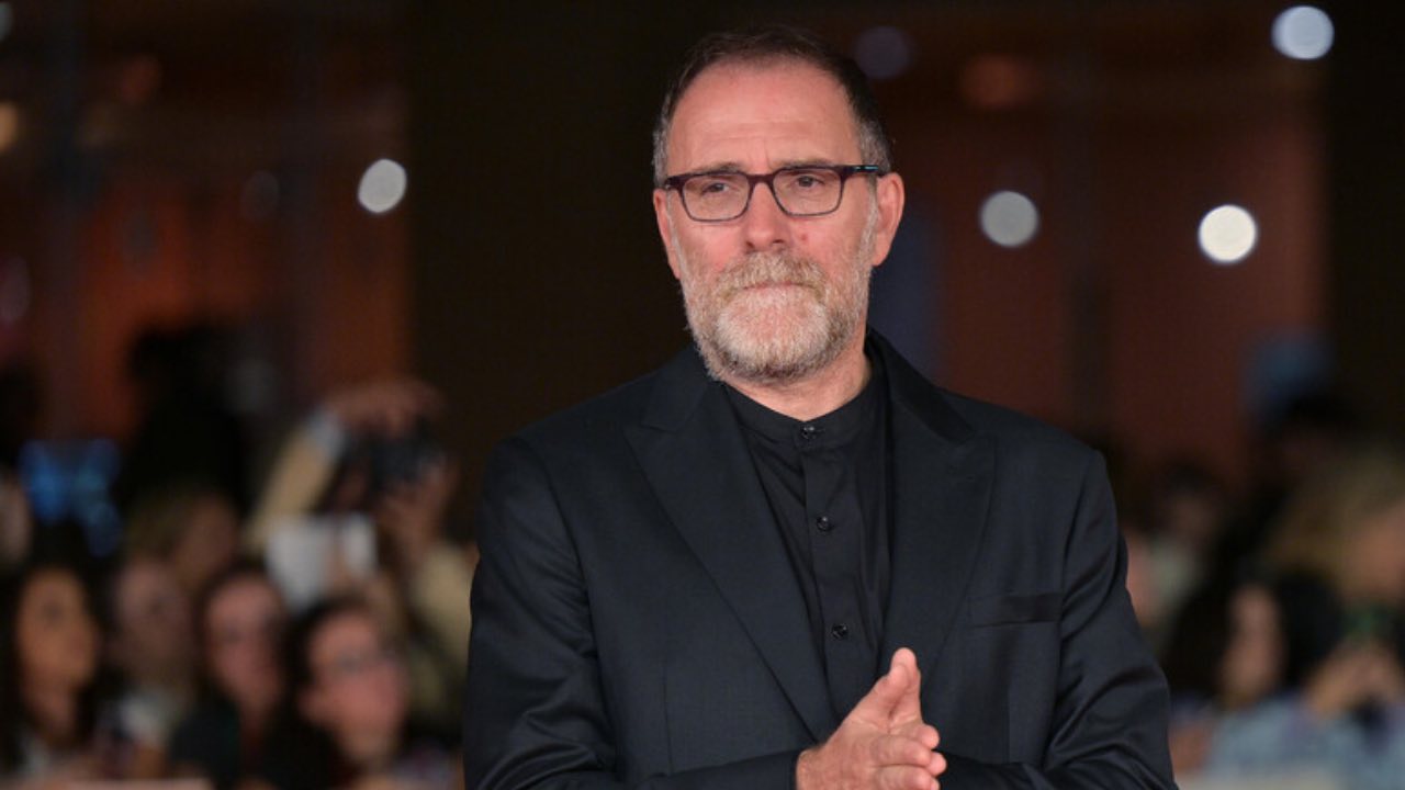 Il 30 ottobre Valerio Mastandrea veste i panni di Adriano in: “CINQUE SECONDI – La relatività del tempo” | Virzì gli ha cucito addosso il personaggio perfetto