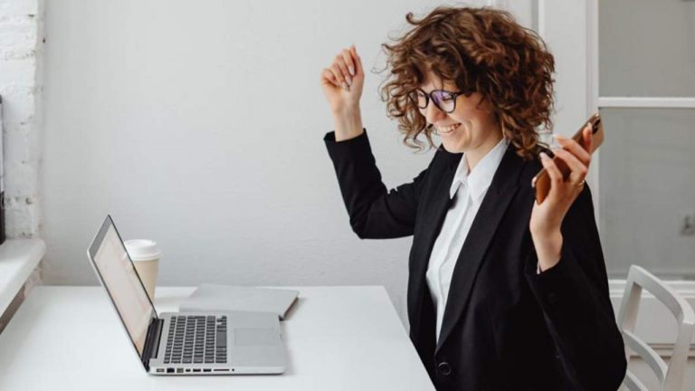 ULTIM’ORA LAVORO: una volta a settimana puoi andare via un’ora prima | Il tuo capo non può fare niente