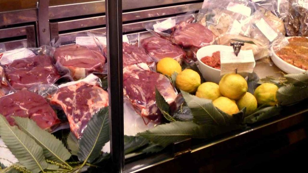 Risparmiare in macelleria: l’unico metodo funzionale | Ti riempi il frigo di carne con 20€