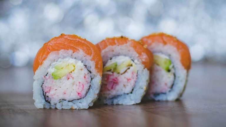 La truffa del Sushi: tutti ne siamo vittime | Paghi per una cosa ma te ne danno un’altra