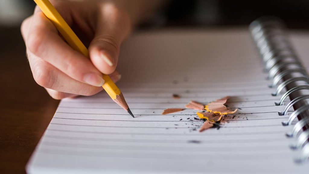 Papà devi fare gli straordinari: c’è un’altra tassa da pagare a scuola | Avviso sul diario degli studenti